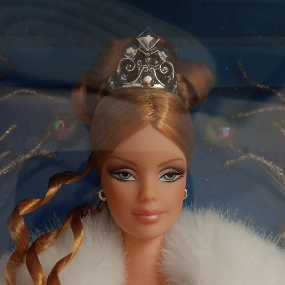 Holiday Visions Barbie - Picture 2 of 6